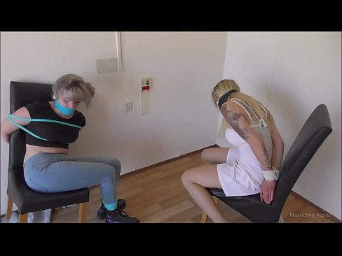 ❤️ Priklausomas / surištas ir sučiauptas / nelaimės ištikta mergina ❤❌ Porno video prie mūsų ﹏